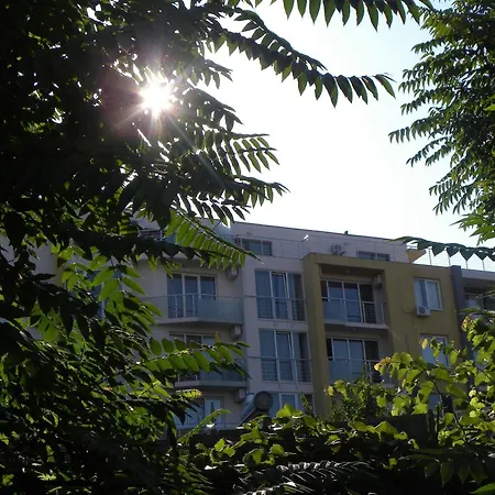 Apartcomplex New Tawn Апартамент *