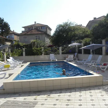Apartcomplex New Tоwn Apartman Obzor